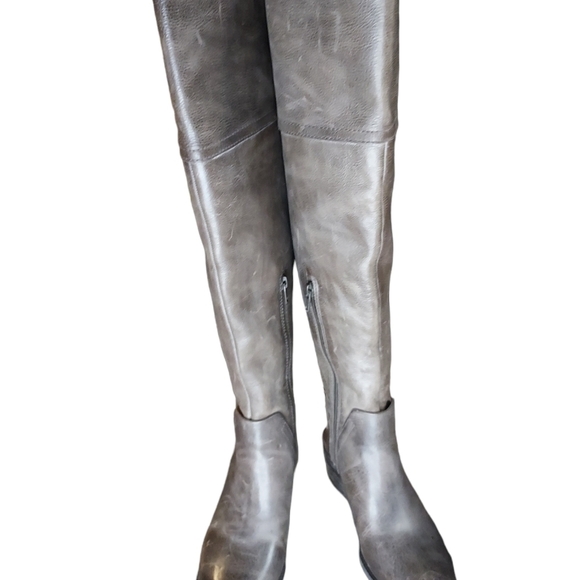 Vince Camuto Bendra grey distressed bomber boots size 5 new in box - Picture 2 of 16